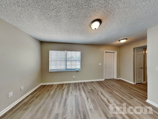 Photo - 1404 Fernwood Pl