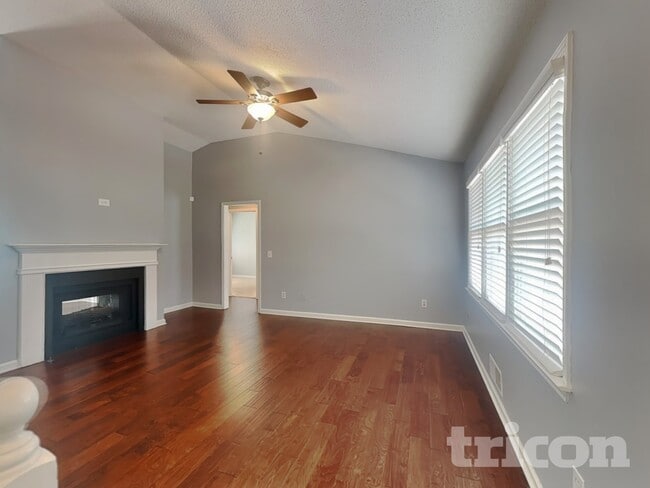 Photo - 244 Chastain Way