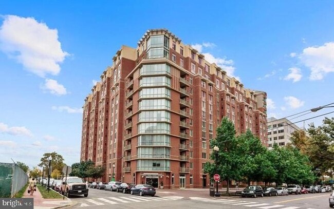 Building Photo - 1000 New Jersey Ave SE Unit PH24