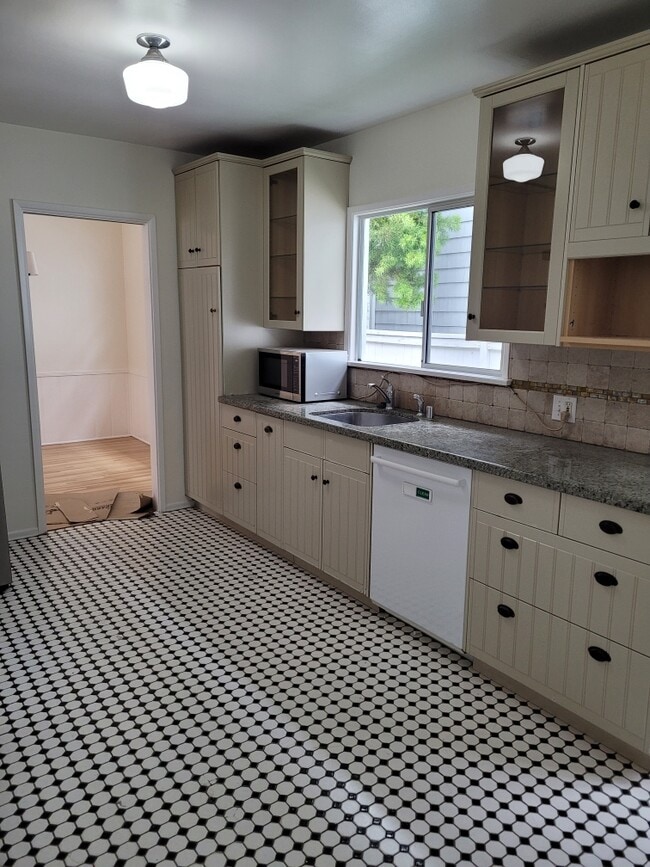 Photo - 1304 Walnut Ave