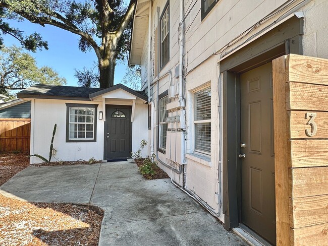 Building Photo - Flats at Riverside Park Unit 3