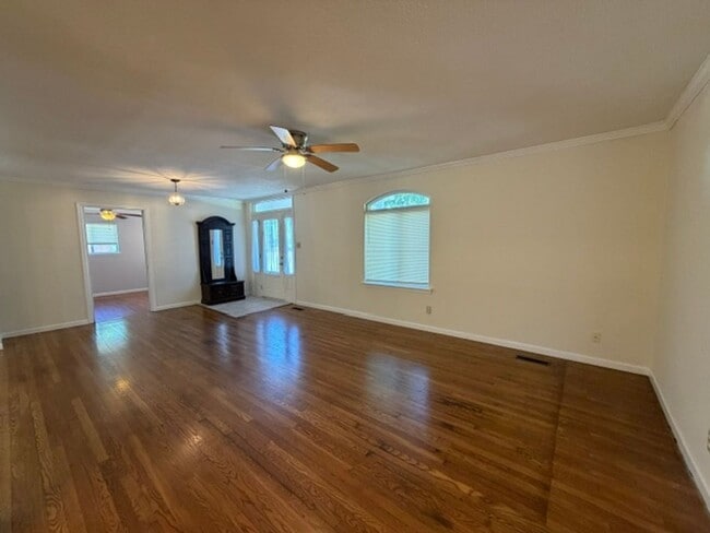 Photo - Beautiful 3 Bedroom 2 Bath with fenced in backyard