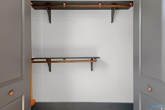 Photo - 719 Bank St NE Unidad 3