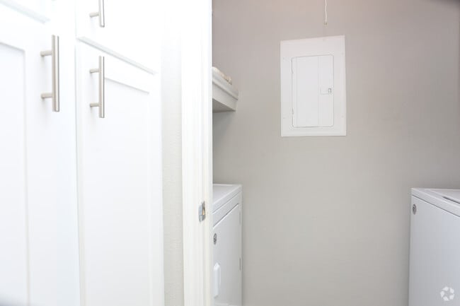 1 Br, Laundry - Azure