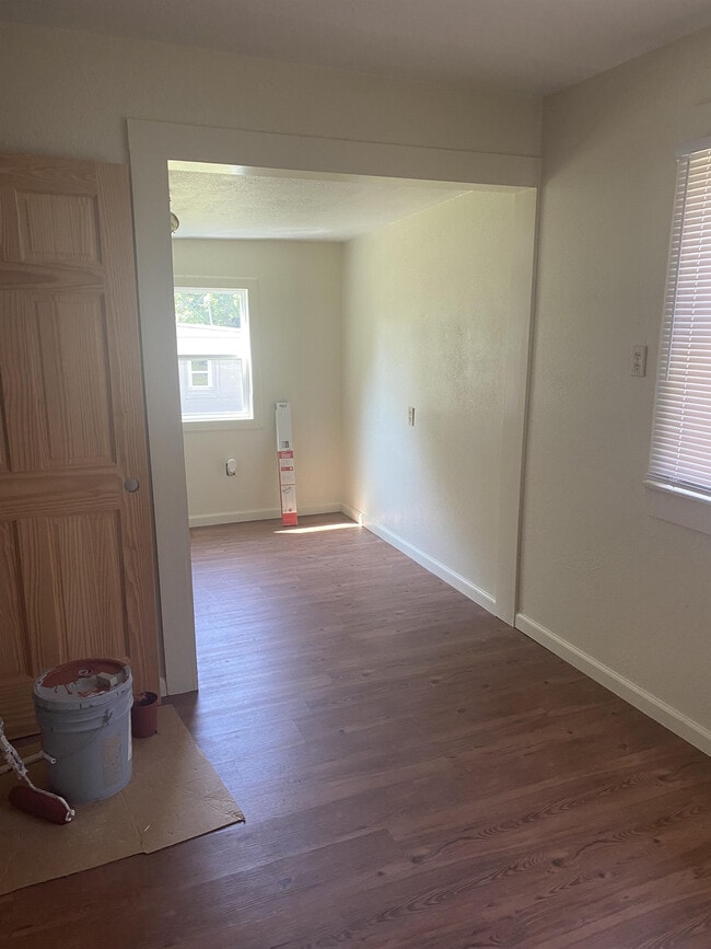 Photo - 313 E College St