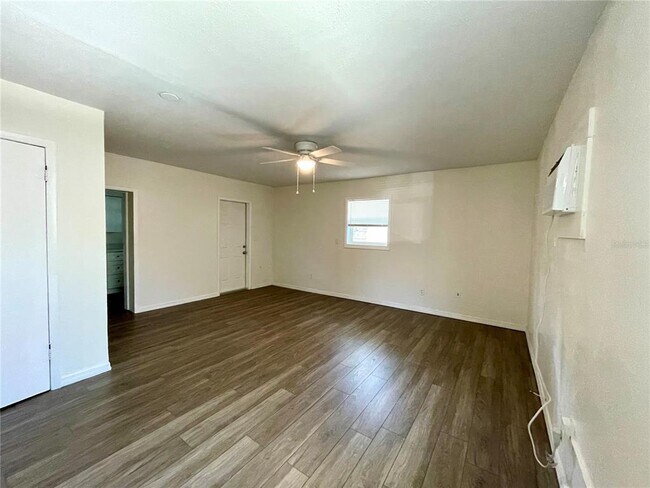 Photo - 401 1st Ave NE