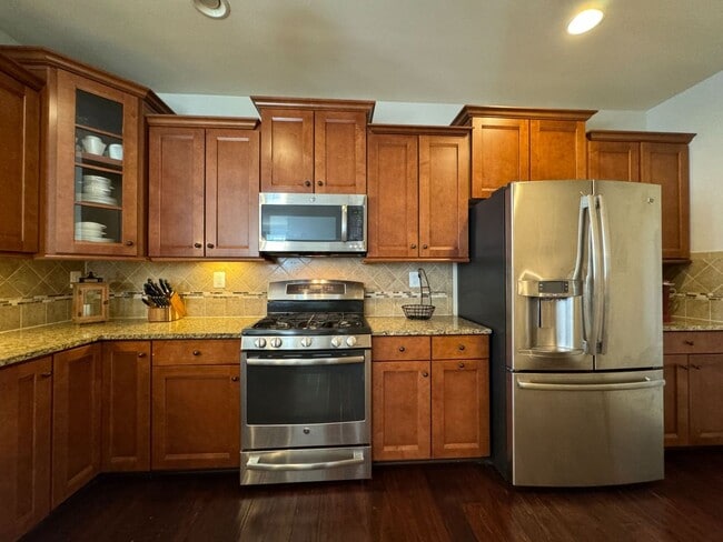 Photo - Stunning 3 Bed 2.5 Bath End Unit Townhome ...