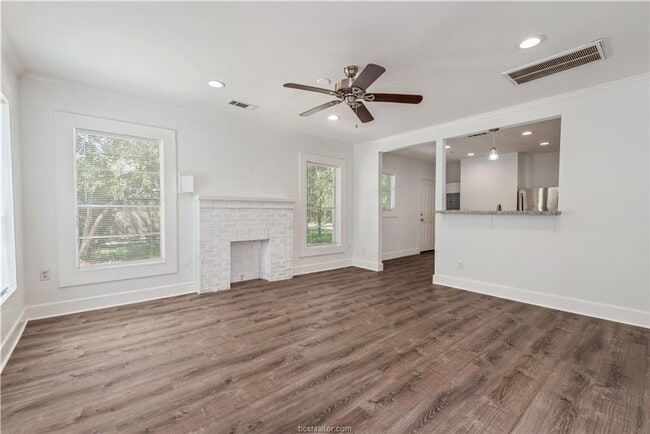 Photo - AUGUST PRE-LEASE!! Adorable 3/2 close to D...