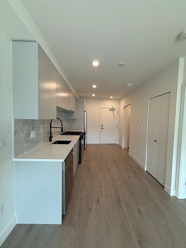 Photo - 13238-13105 105 Ave