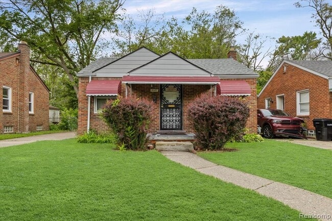 Photo - 18697 Sunderland Rd