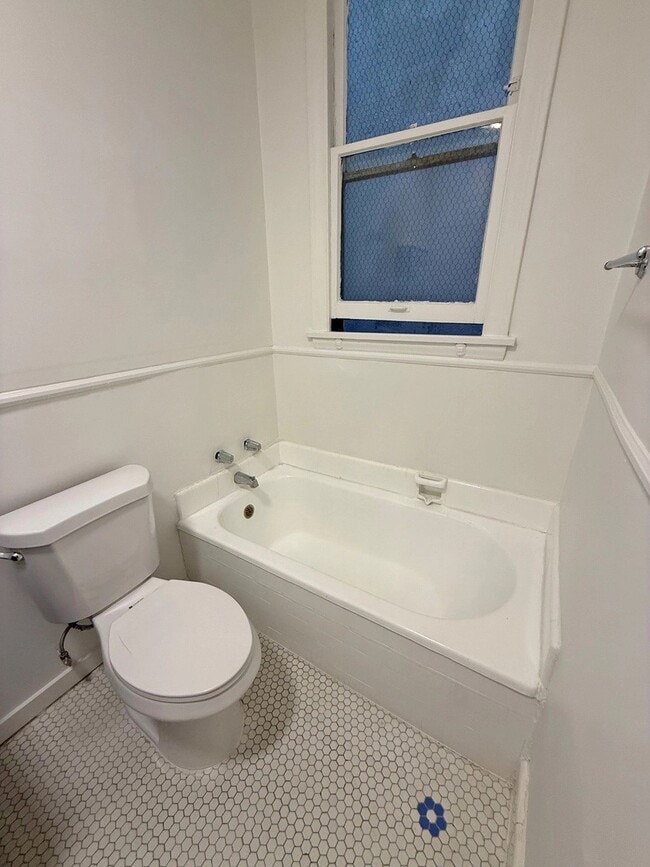 Building Photo - 339 N Orange Dr