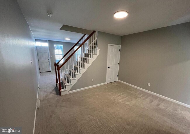 Photo - 352 Grover St