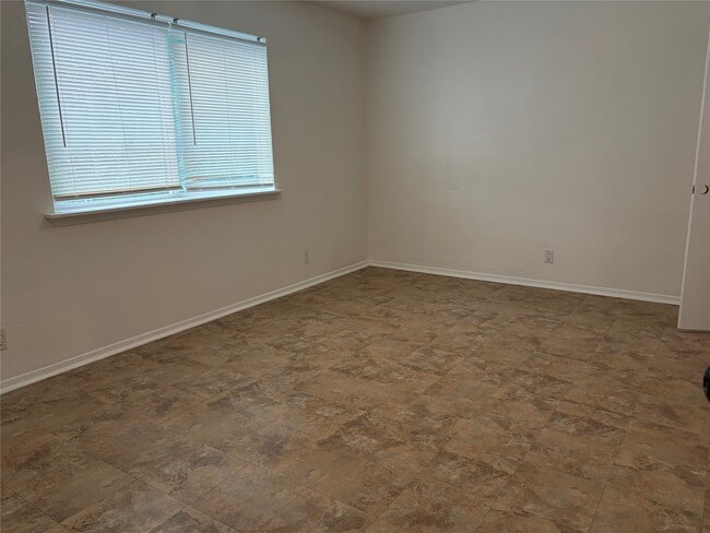 Building Photo - 6800 Trendal Ln