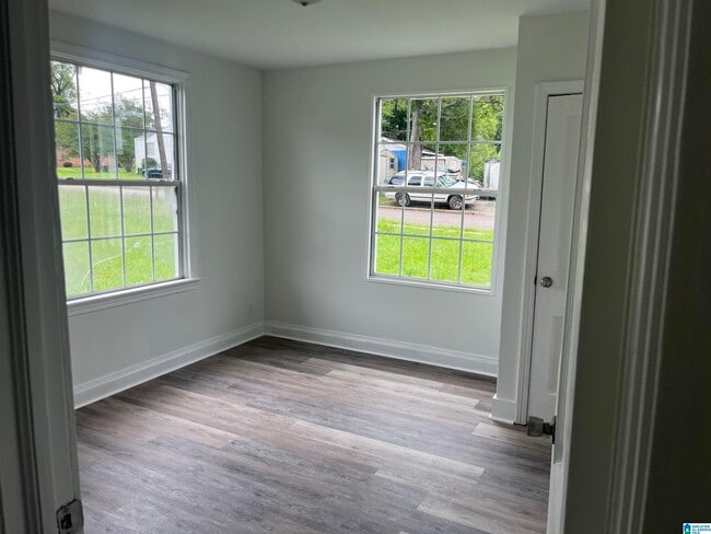 Photo - 2526 Lee Ave SW