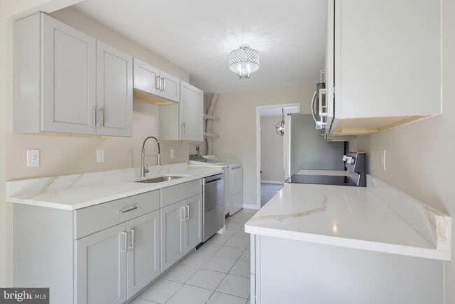 Photo - 744 Cordell Way