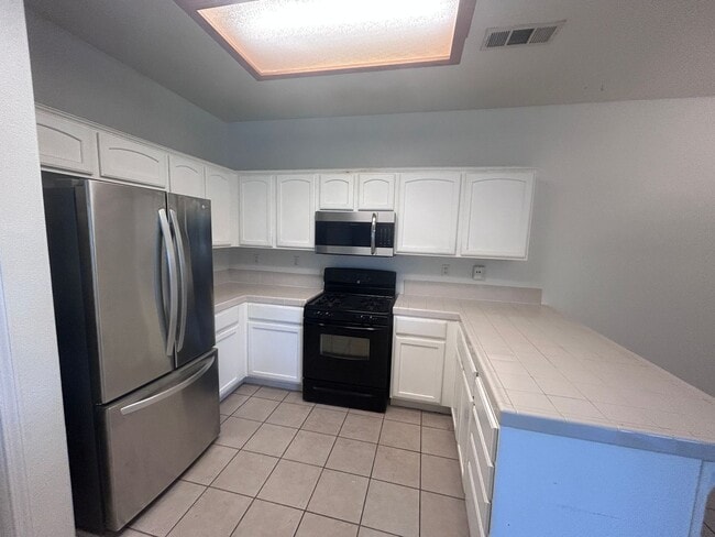 Photo - 3 bedroom 2 bath in Lemoore with SOLAR!
