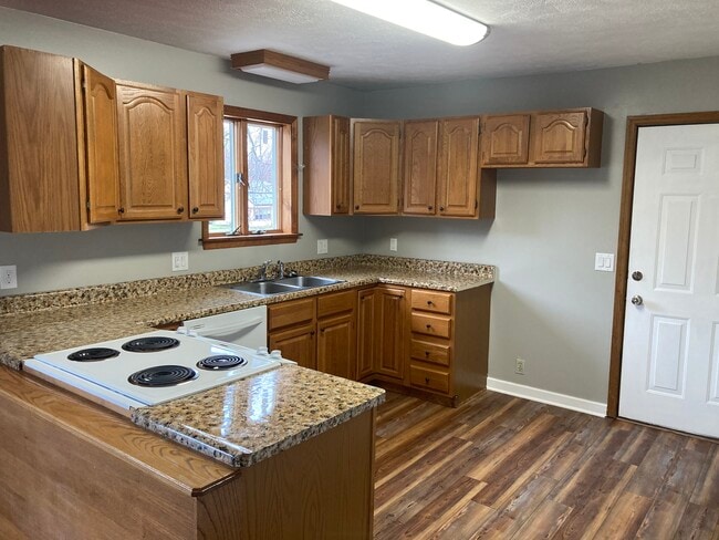 Photo - 125 N Willow St Apartments Unit B