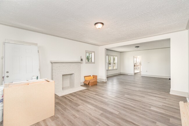 Photo - 115 Kansas St