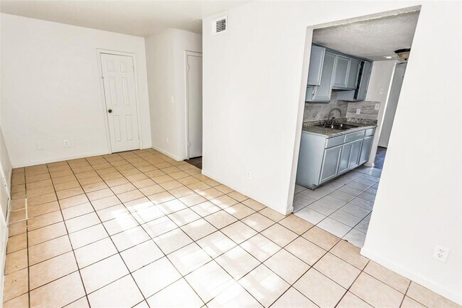 Photo - 9734 Farragut St