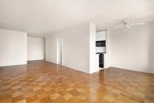 Photo - 392 Central Prk W