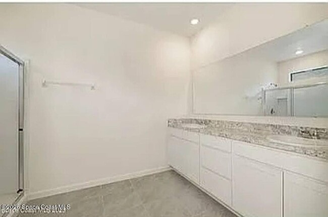 Photo - 463 Old Country Rd S E