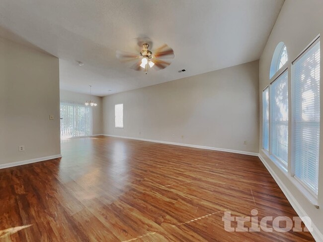 Photo - 62 Sweet Thorne Cir