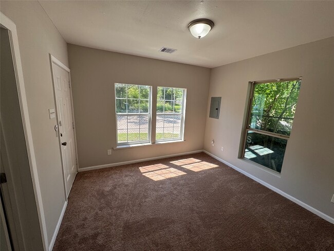Photo - 3231 Holman St