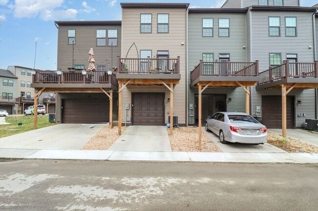 Photo - 2042 Track Cir