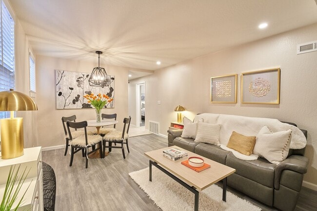 Building Photo - 1215 Eagle Ave Unit 1215 Eagle Ave #B - LU