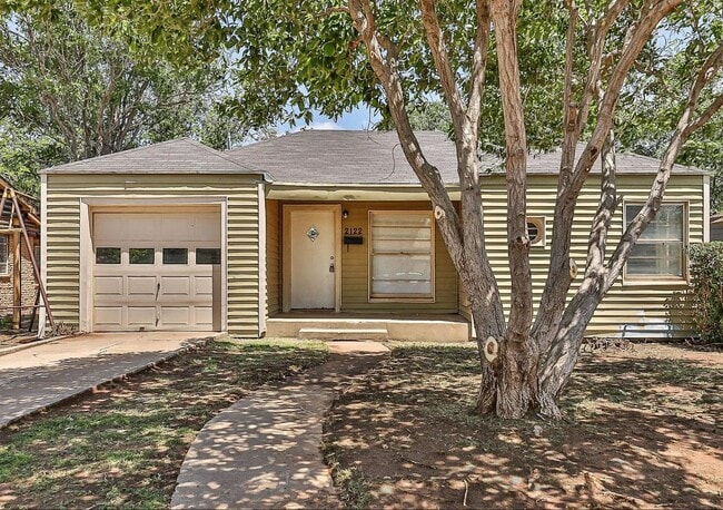 Building Photo - Charming 3 Bedroom with Character! Rental
