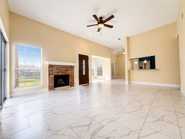 Building Photo - 11840 Spring Grove Dr
