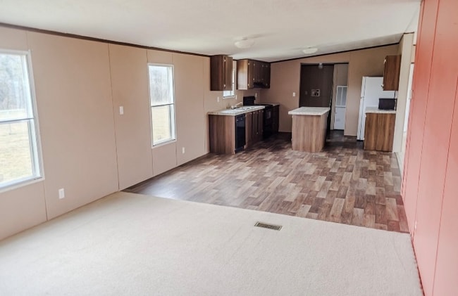 Photo - 565 Mustang Dr