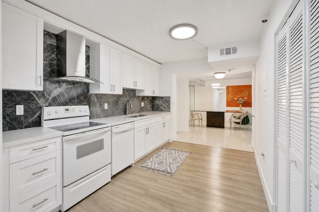 Building Photo - 900 NE 195th St Unit 217