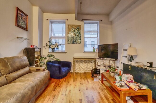 Building Photo - 1034 Clinton St Unit # 209