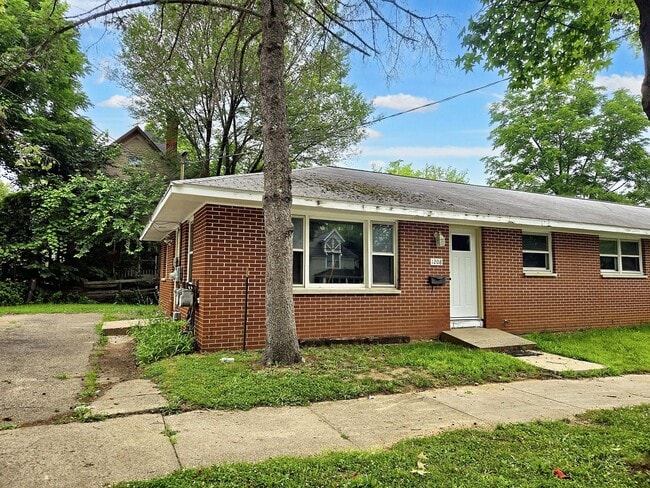 Building Photo - 1204-1208 Forbes St Unit 1208 Forbes St Rental