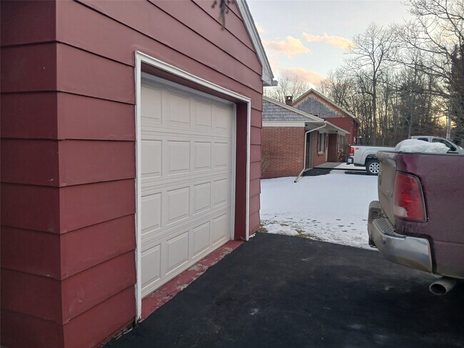 Photo - 5 Meadow Brook Ln