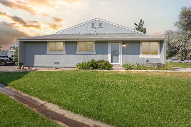 Photo - Fall 2026 Pre-Leasing!! Beautifully Renovated 3bed / 2bath in PRIME Boulder location with POOL !!!