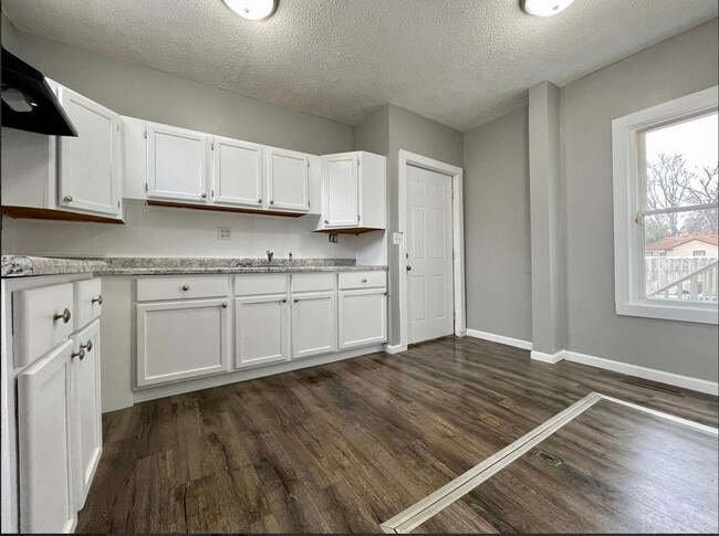 Photo - 587 Charles Ave Unit #1