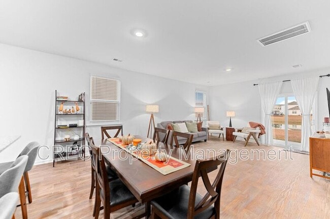 Photo - 657 Ladywood Dr