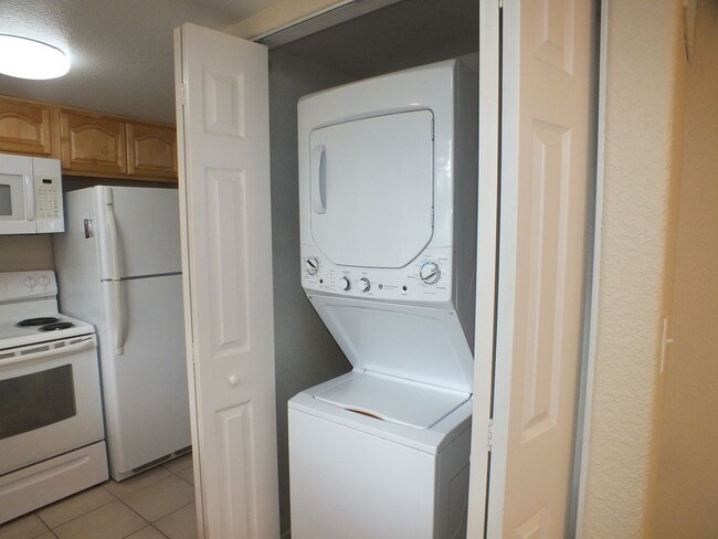 Photo - Cameron Park 2/1.5 townhouse style apt Unit D3