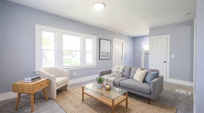 Building Photo - Large 4 bedroom 1.5 bathroom- EDEN and CMHA Section 8 Welcomed.
