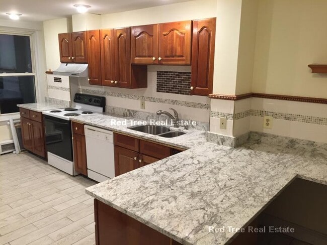 Photo - 1906 Beacon St Unit 2