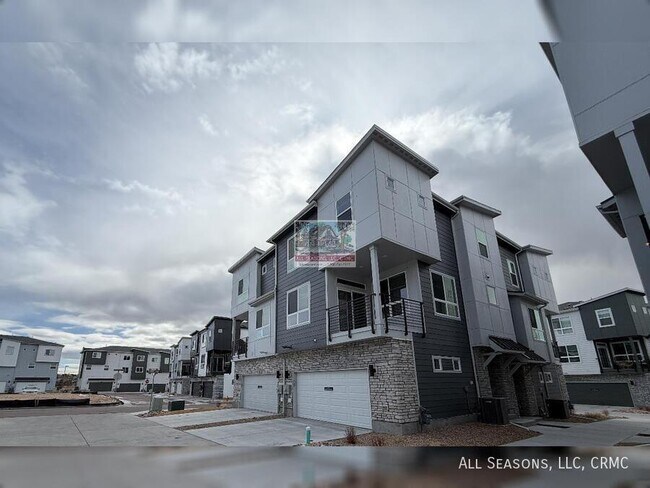 Building Photo - 10648 Eulcase Hts