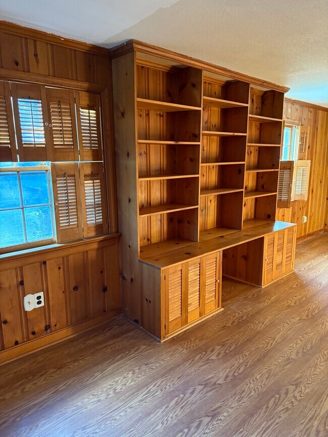 Photo - 1507 Westshire Ln