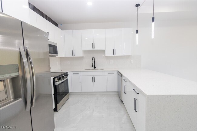 Photo - 849 Duplex St E