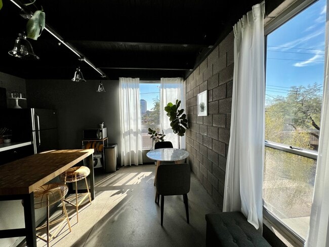 Kitchen - 525 E Willetta St