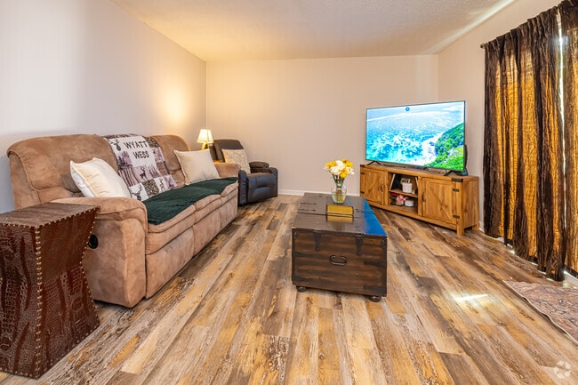 3BR, 2BA Townhouse - 1,217SF - Living Room