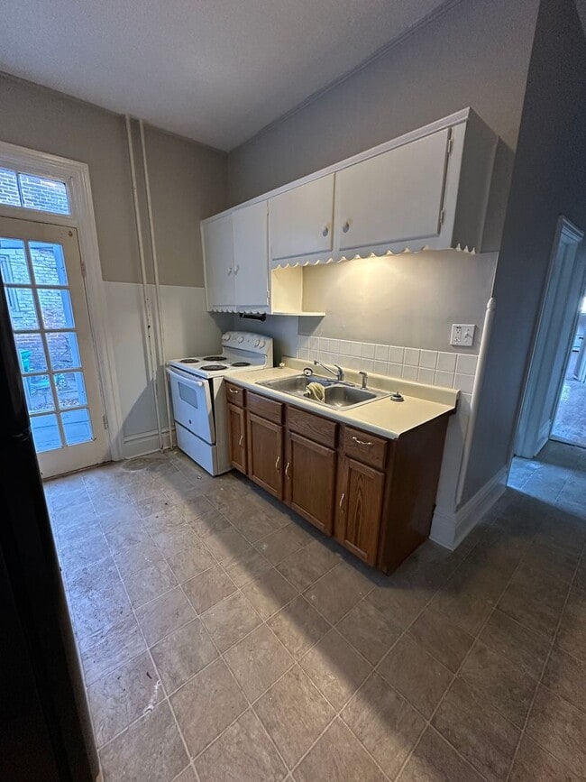 Photo - 114 S West St Unit Apt 1