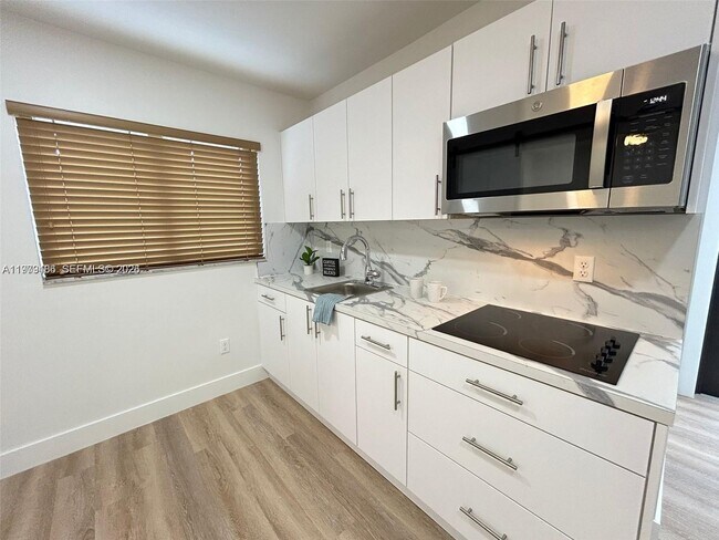 Building Photo - 142 NW 21st Ave Unit 3