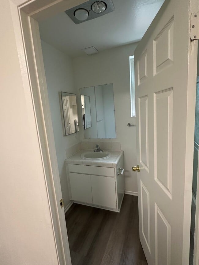 140 Van Nuys Ave Unit 2